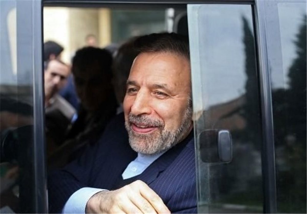 کارگزاران همچنان علیه محمود واعظی ؛ معمای فاصله بزرگ چیست؟