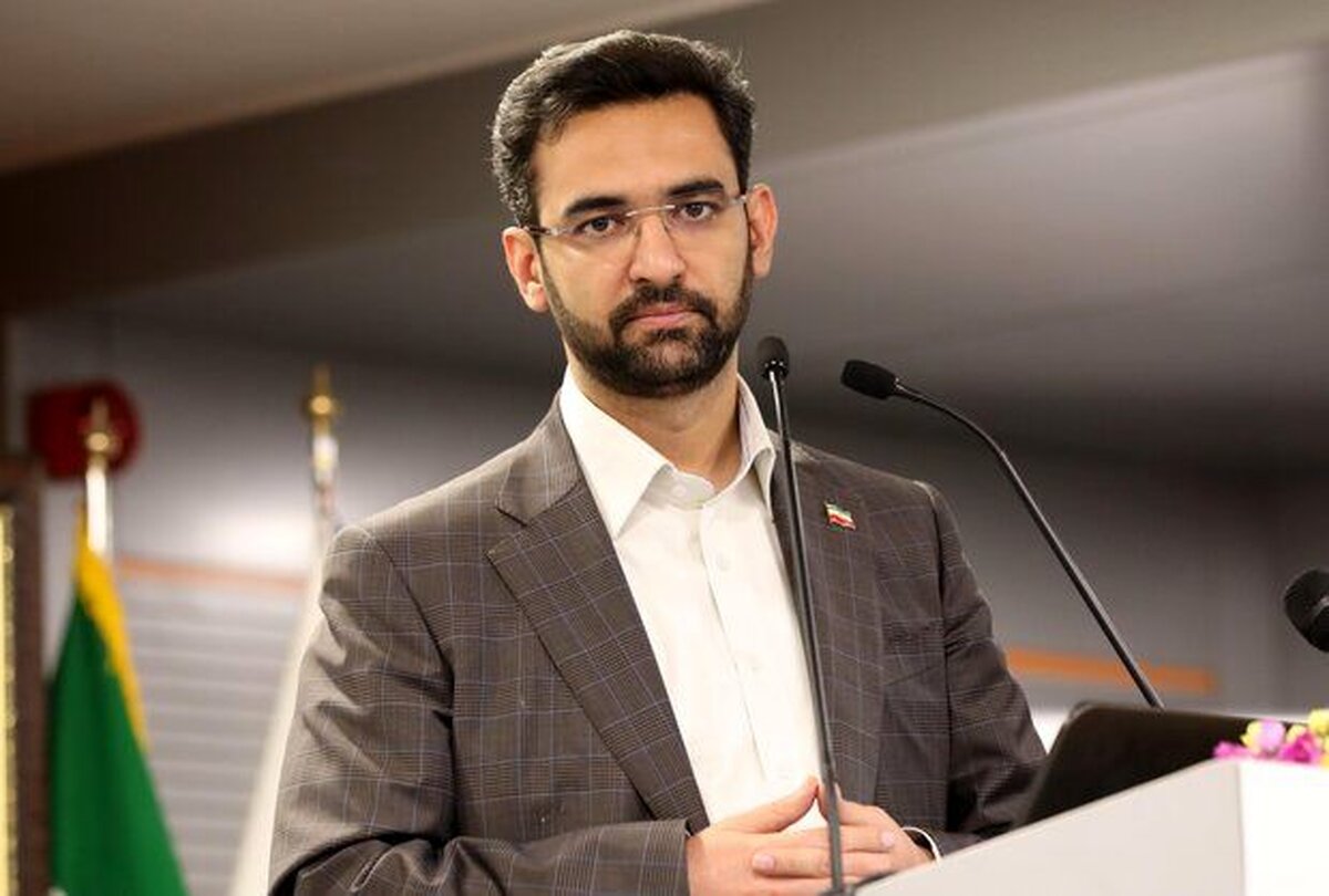 عکسی که آذری جهرمی از نماز عید فطر تهران منتشر کرد