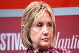 کلینتون: ناخواسته مطابق میل روسیه و ایران عمل کردن، احمقانه است. رئیس جمهوری امنیت ملی ما را در معرض خطر بزرگی قرار می دهد