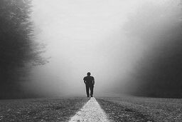 عکس پروفایل پسرانه؛ تنهایی در مه
