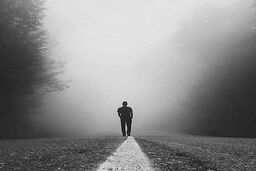 عکس پروفایل پسرانه؛ تنهایی در مه