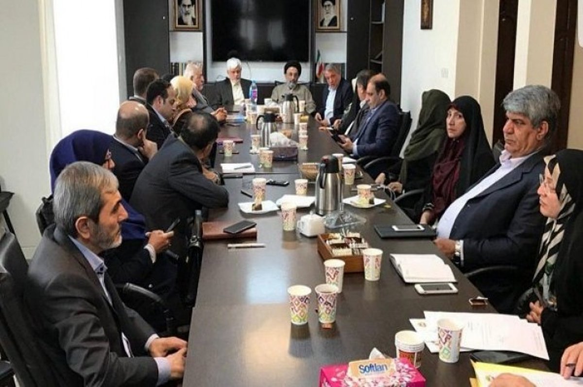 جوان اصلاح طلب: قبلا در نامه صدنفره به خاتمی گفته بودیم که شورای انتصابی دیگر قابل همراهی نیست/ واکنش ها به تازه ترین جلسه شورای عالی سیاست گذاری اصلاح طلبان / از بی توجهی بزرگان به انتقادات تا سهم خواهی جوانان/ اصلاح طلبان با ریزش رای و اختلافات درونی م