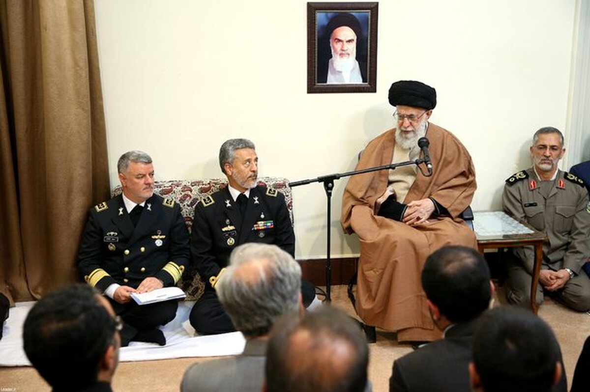 حضور در آبهای آزاد همچون گذشته باید ادامه یابد /  نیروی دریایی در خط مقدم دفاع از کشور است