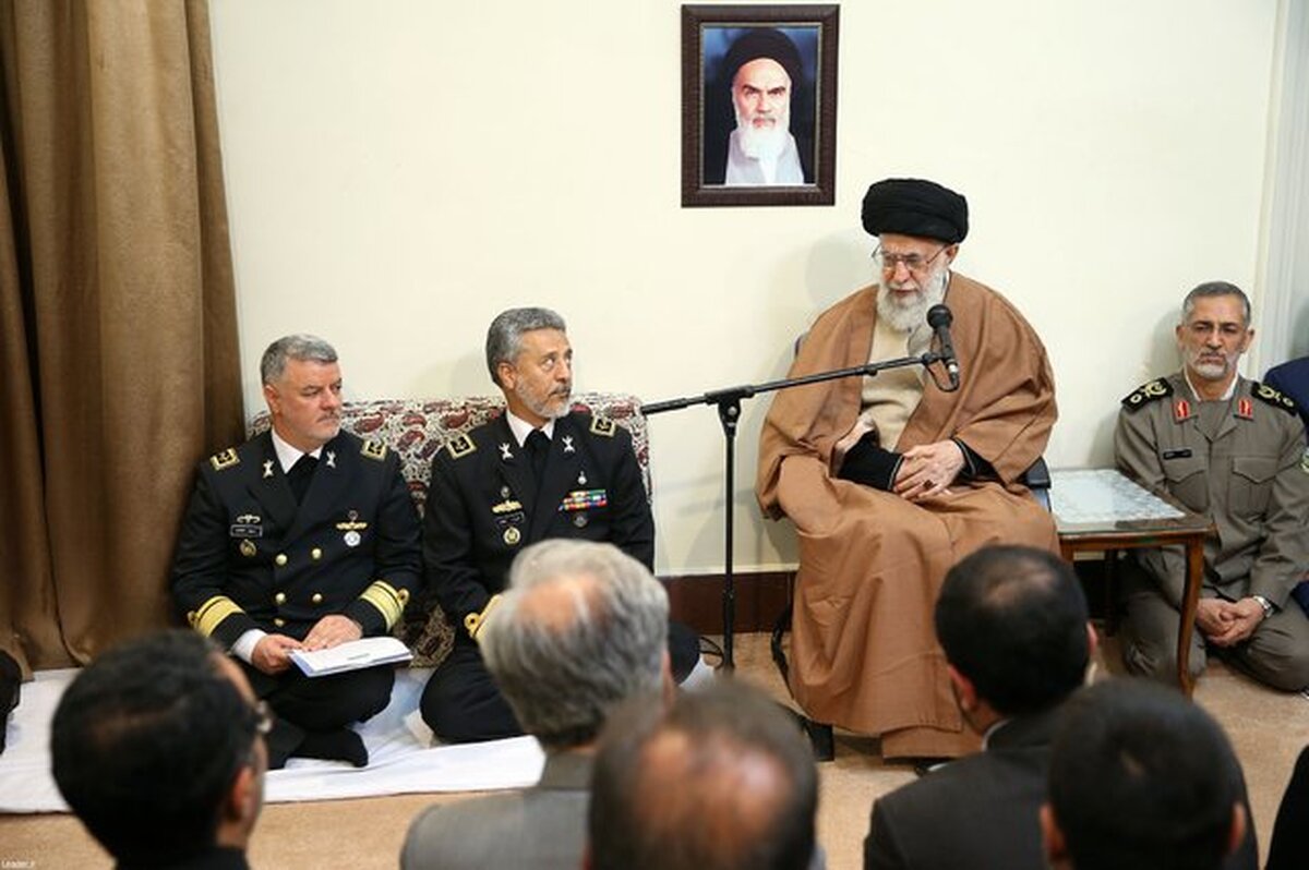حضور در آبهای آزاد همچون گذشته باید ادامه یابد /  نیروی دریایی در خط مقدم دفاع از کشور است
