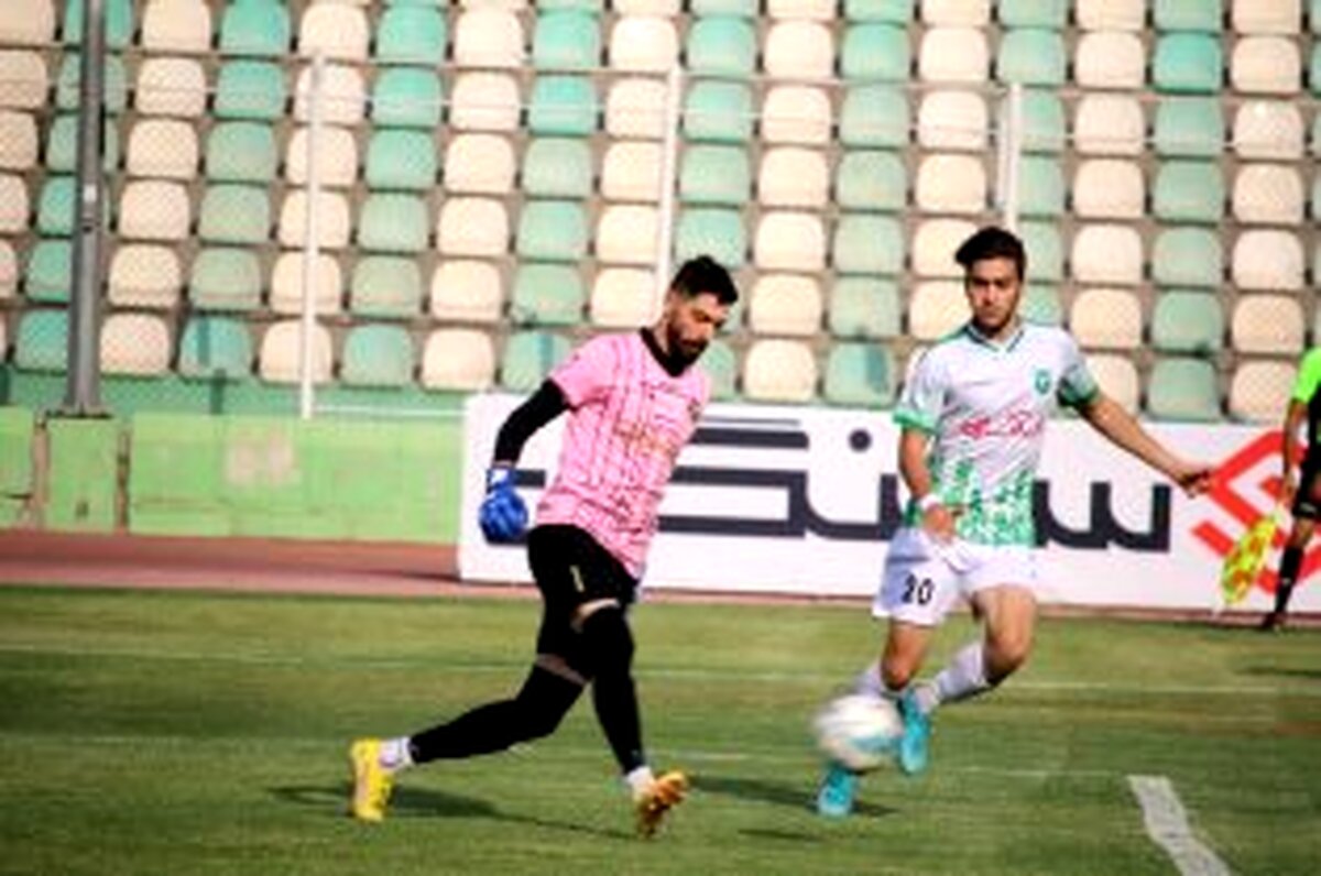 دروازه‌بان شمس آذر با کیت تمرینی پرسپولیس!