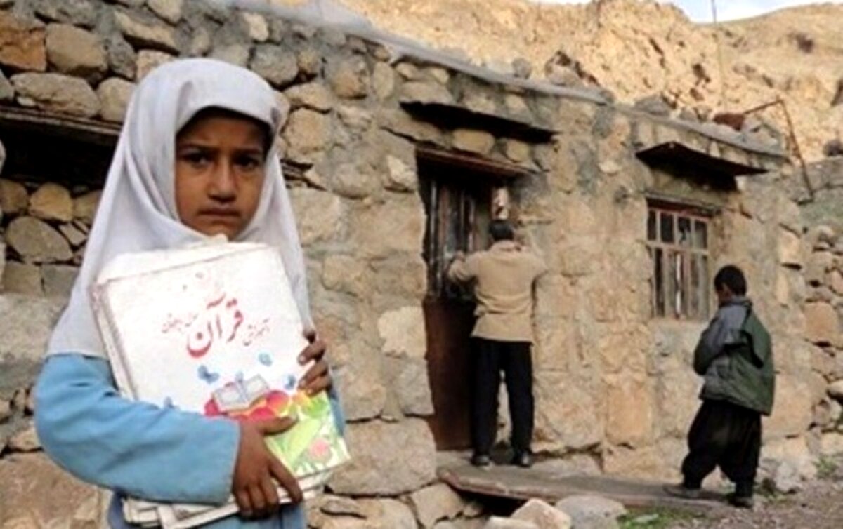 دانش آموزان در حالت یک لنگه پا؛خانواده ها پر از اضطراب و نگرانی