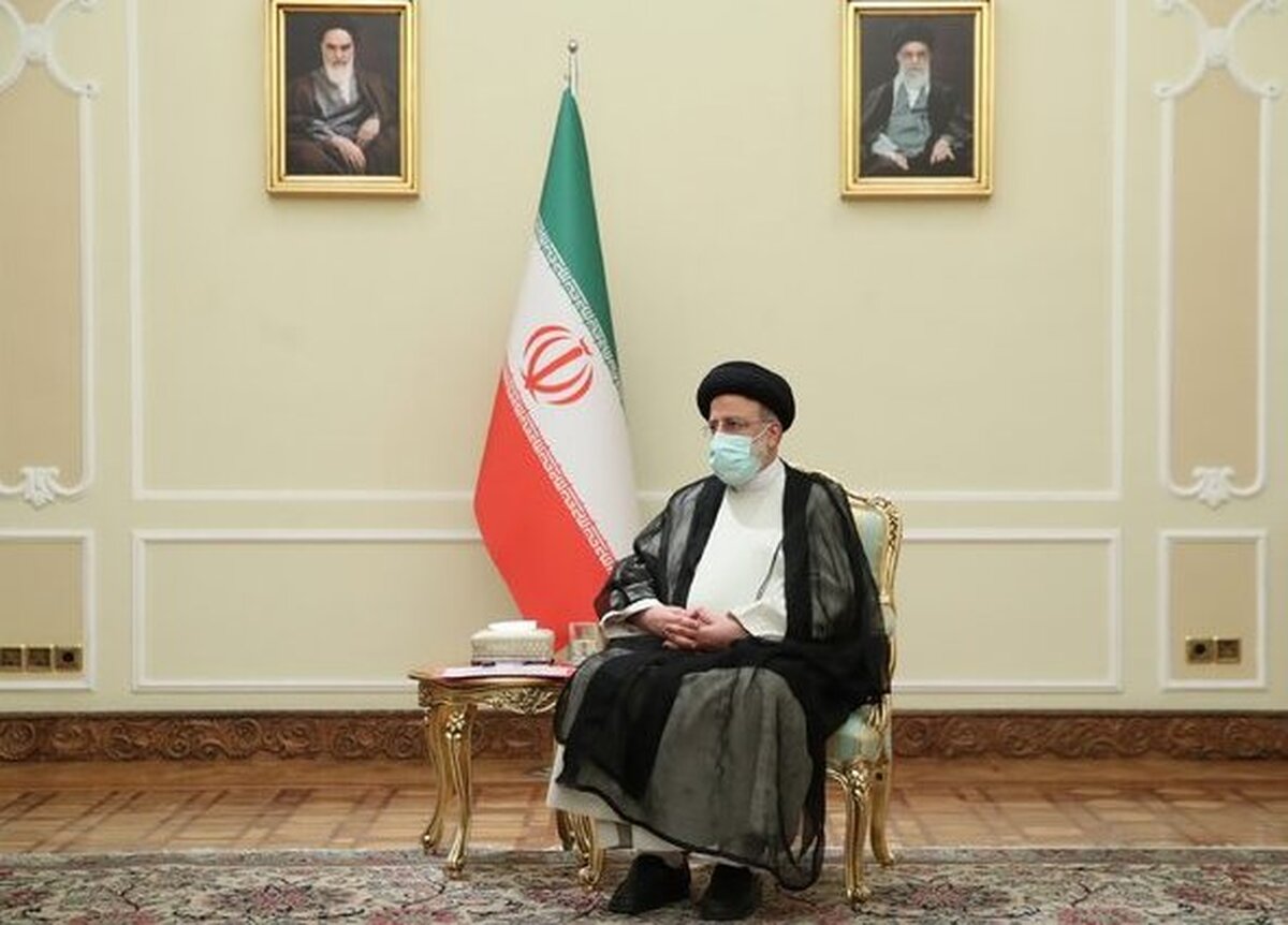 رئیسی منت نمی کشد بلکه سر آمریکا منت هم می‌گذارد!
