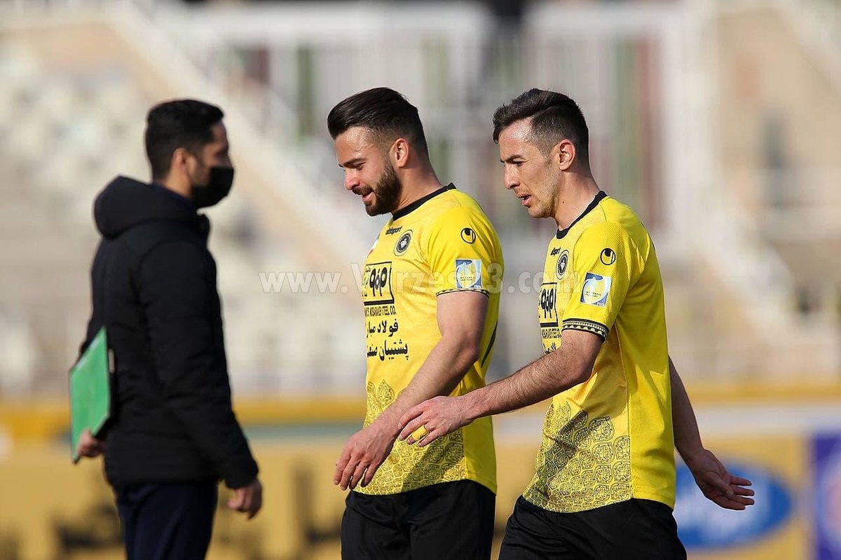 سپاهان از جنگ قهرمانی کنار کشید!