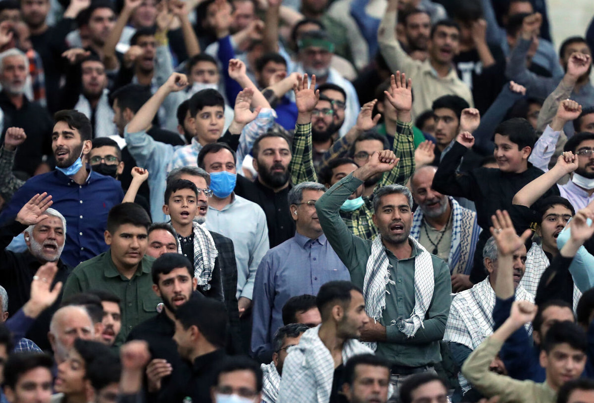 همه سخنرانیهایی که به تنش کشیده شد