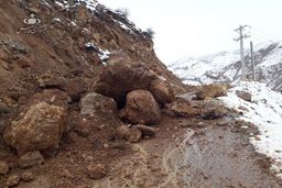 گزارش تصویری/  ریزش وحشتناک کوه و رانش زمین در ورزقان 