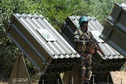 حماس از موشک های جدید خود رونمایی کرد