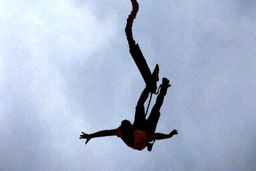 ماجرای سقوط آزاد مرد لهستانی با پاره شدن طناب بانجی