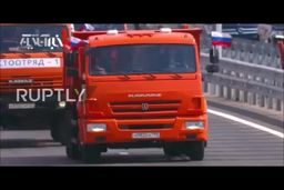 فیلم/ پوتین پل کریمه را با کامیون و با جمله بزن بریم افتتاح کرد