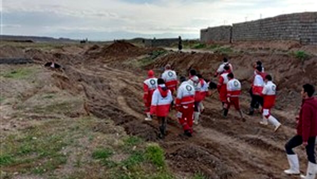 لحظات وحشت سه نوجوان گرفتار در رودخانه تنگ سرخ
