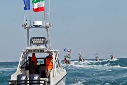 تمرین انهدام ناو هواپیمابر آمریکا در مانور سپاه


