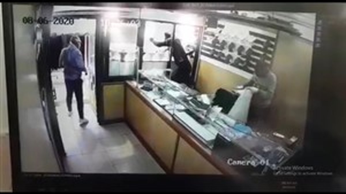 جزئیات سرقت مسلحانه از طلا فروشی در قم