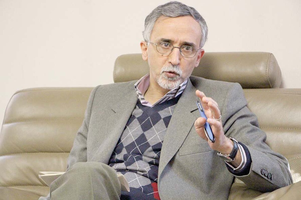 احمدی‌نژاد فرار به جلو می‌کند
