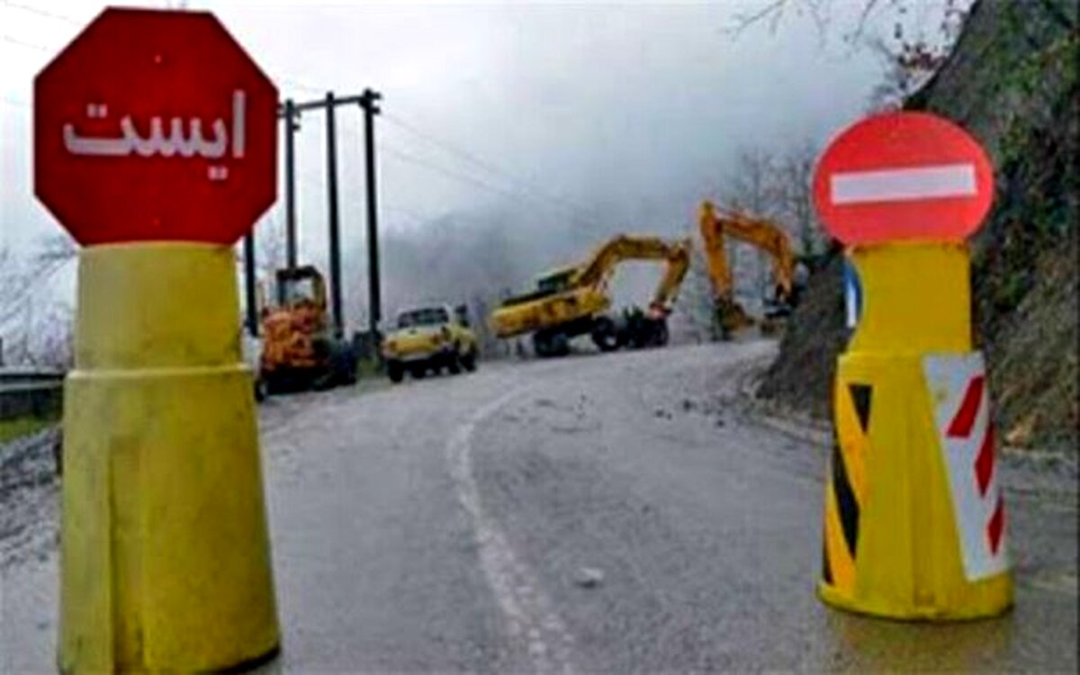 انسداد جاده چالوس به دلیل ریزش کوه و جلوگیری ازسفرهای غیرضروری