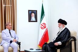 دیدار نخست وزیر پاکستان با رهبر انقلاب + عکس