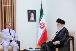 دیدار نخست وزیر پاکستان با رهبر انقلاب + عکس