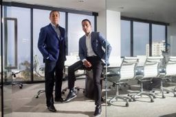 میلیاردر ایرانی روی صندلی رومن آبراموویچ