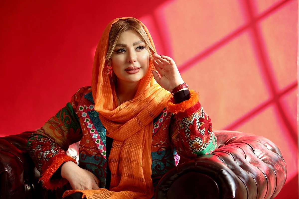 عکس گنگ نیوشا ضیغمی کولاک کرد | هودی خوشرنگ نیوشا ضیغمی
