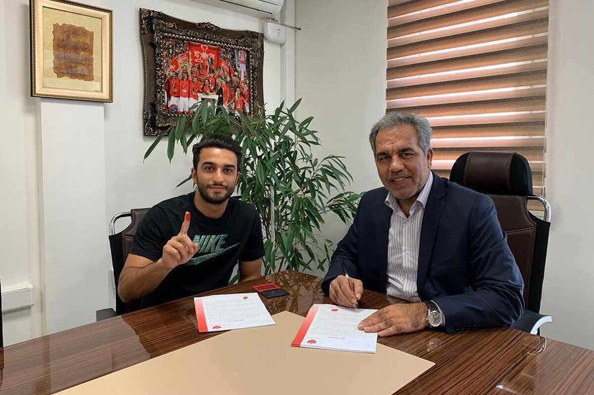 آچارفرانسه با پرسپولیس تمدید کرد