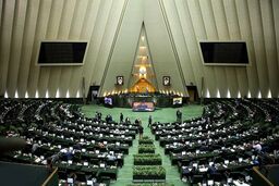 مجلس انقلابی ایستاده در برابر بدخواهان