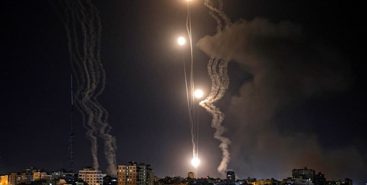 شلیک بیش از ۱۰۰۰ راکت و موشک از نوار غزه؛ ۵ صهیونیست به هلاکت رسیدند