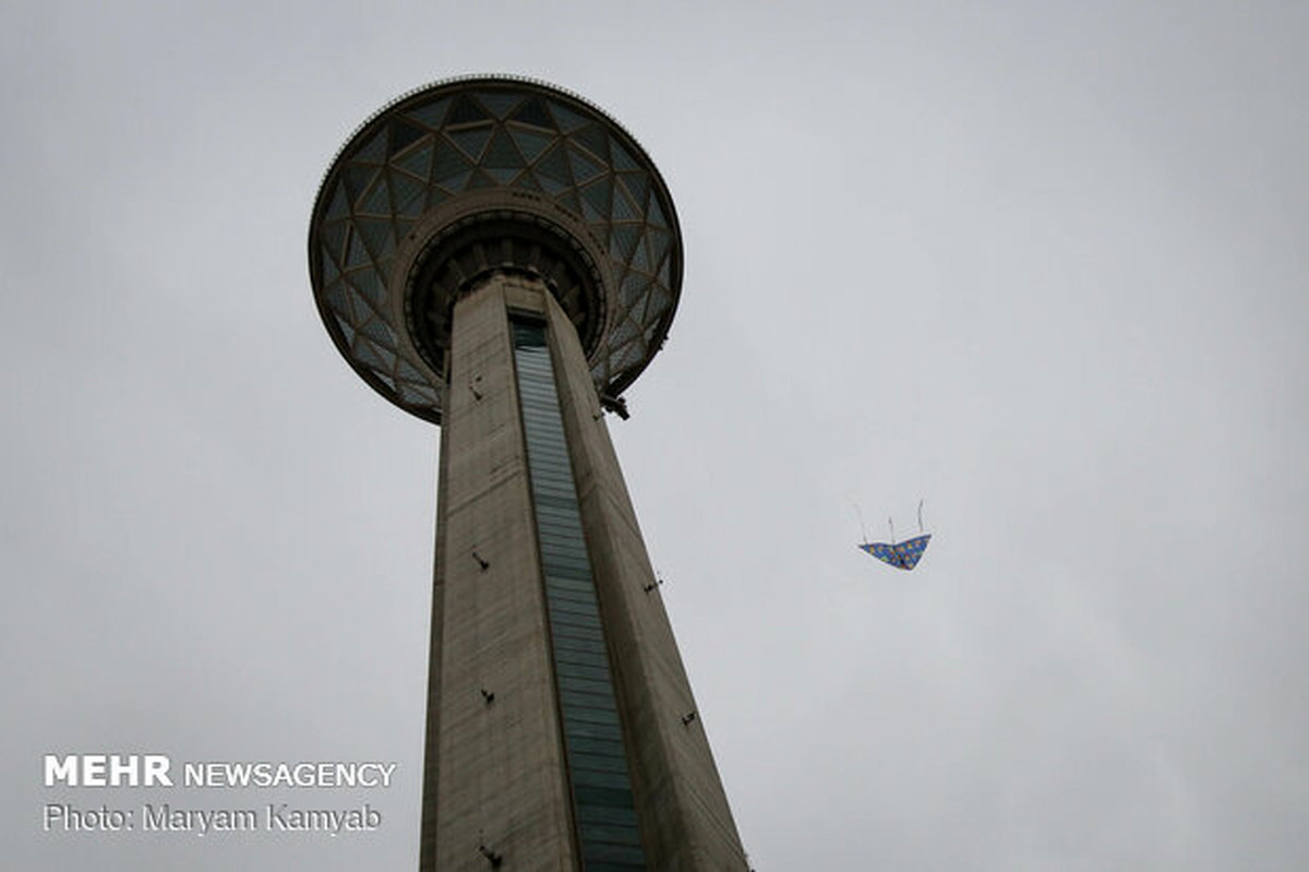  کج شدن برج میلاد تهران!