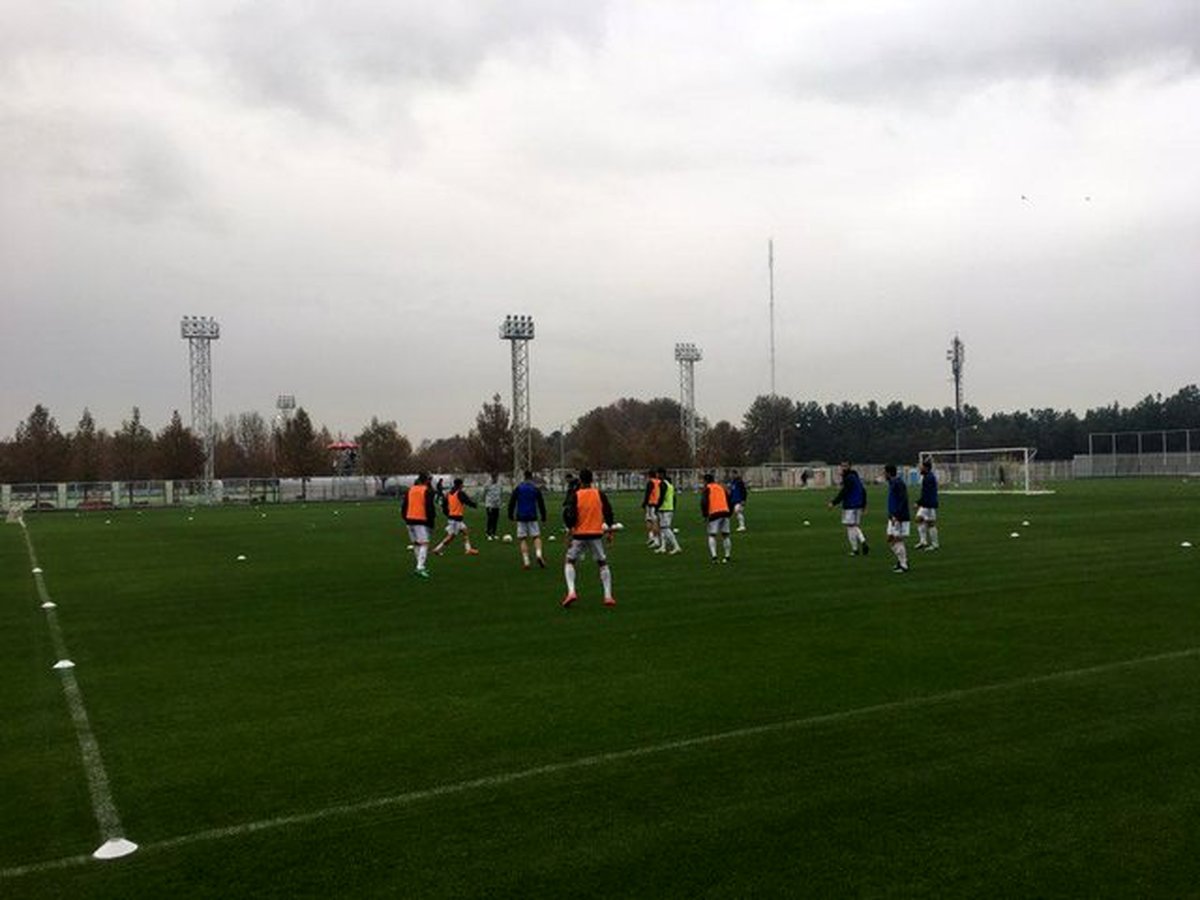 تمرین تیم ملی فوتبال/  بیرانوند زیر باران لگد و کتک خورد