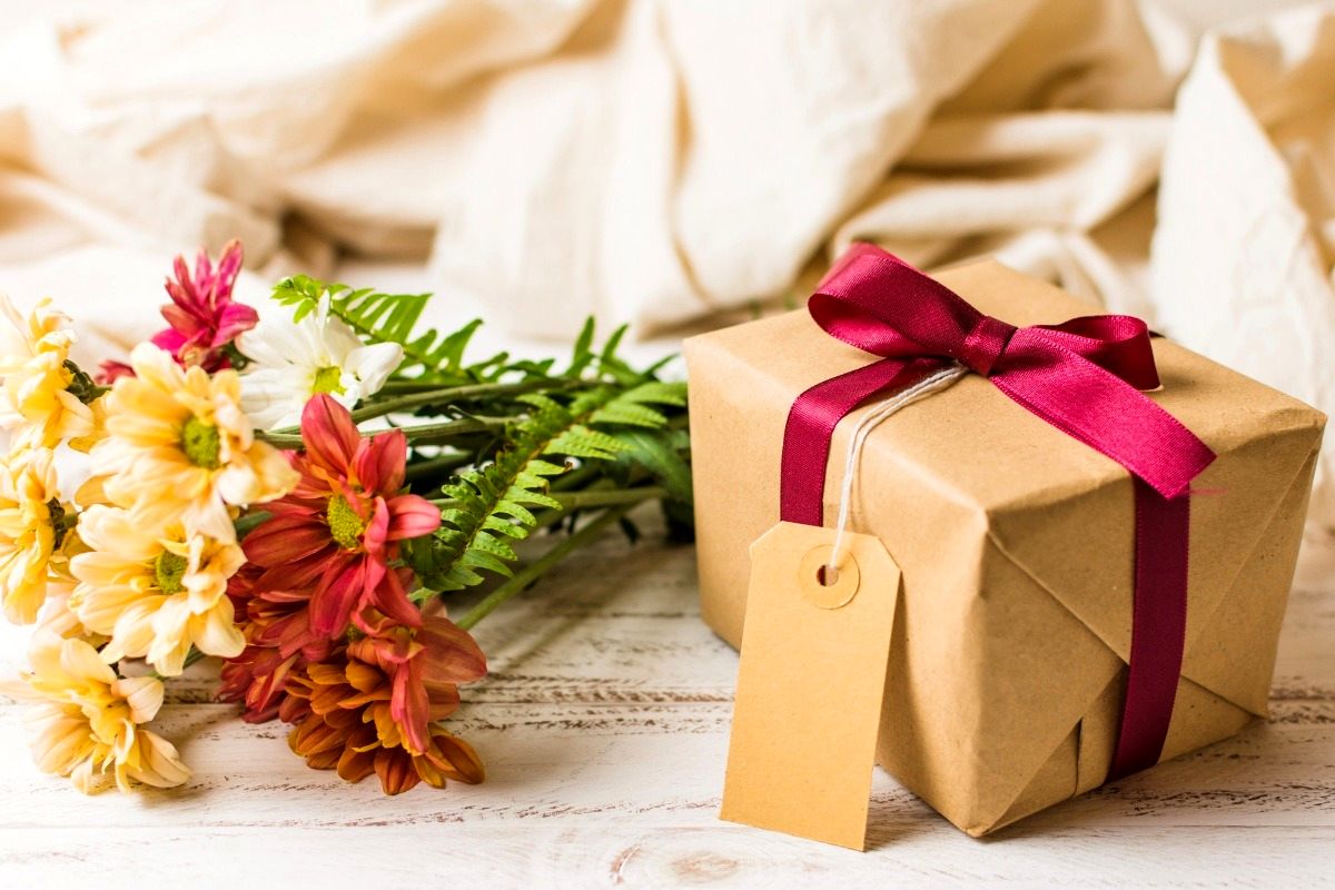 ۱۰ انتخاب هوشمندانه برای هدیه روز مادر ارزان و کاربردی