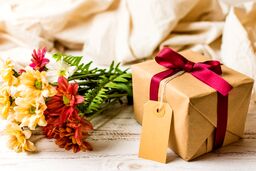 ۱۰ انتخاب هوشمندانه برای هدیه روز مادر ارزان و کاربردی