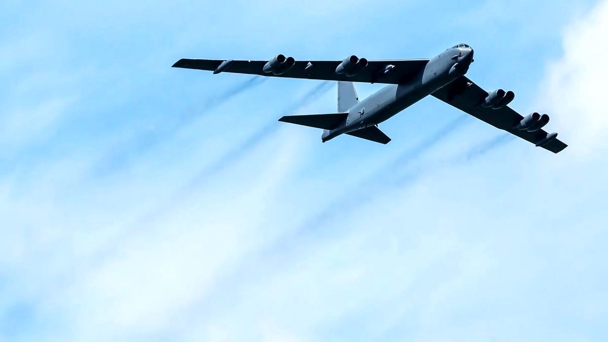 پرواز بمب‌افکن‌های B-52 بر فراز خاورمیانه پیام آشکار برای ایران