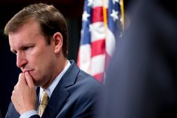 سناتور دموکرات: آمریکا باعث مرگ ایرانی هاست