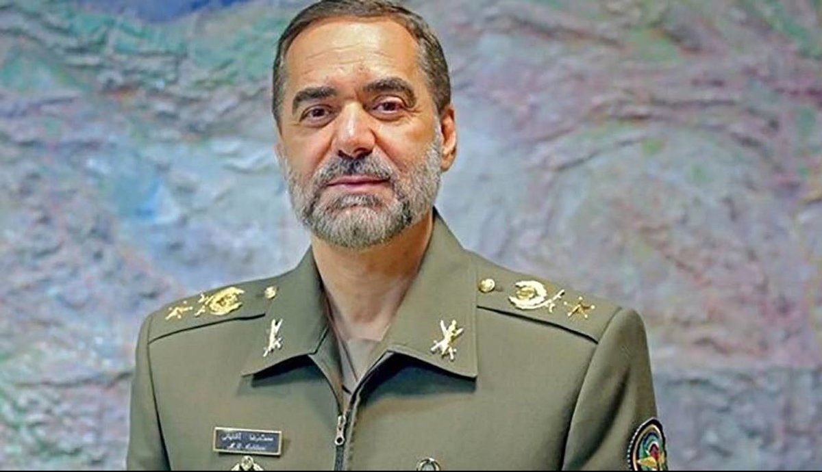 وزیر دفاع: تحویلدهی پهپادها به نیروهای مسلح استمرار خواهد داشت