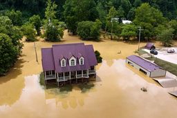 سیل ویرانگر در ایالت کنتاکی آمریکا/ ۲۵ نفر کشته شدند