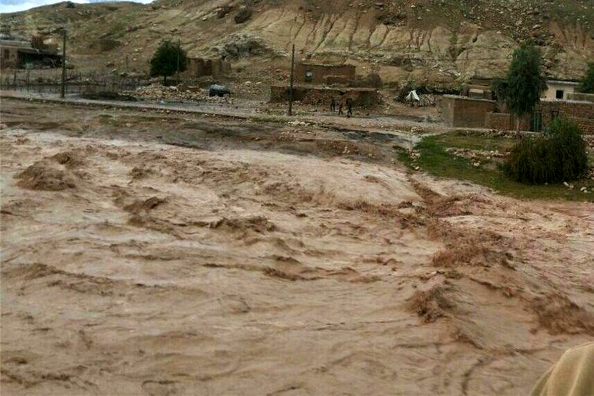 سقوط پژو در رودخانه «کشکان«/ 4 نفر از غرق شدند