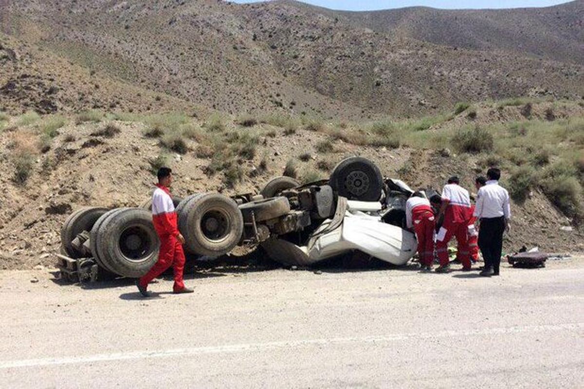 واژگونی تریلی در سمنان یک کشته بر جای گذاشت