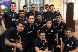 عکس یادگاری دختران و پسران فوتسالیست ایران با کی روش