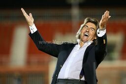 چگونه  استقلالی ها پشت سر مربی‌شان درآمدند