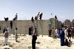 رئیس بانک مرکزی افغانستان از کابل گریخت