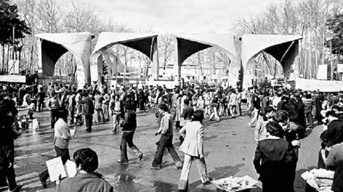 موج مدرک‌گرایی تهی از دانش