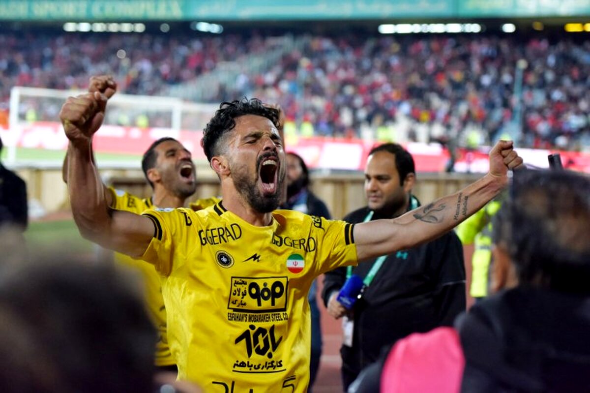 پایان پروژه پرسپولیسی شدن نورافکن در قلب آزادی