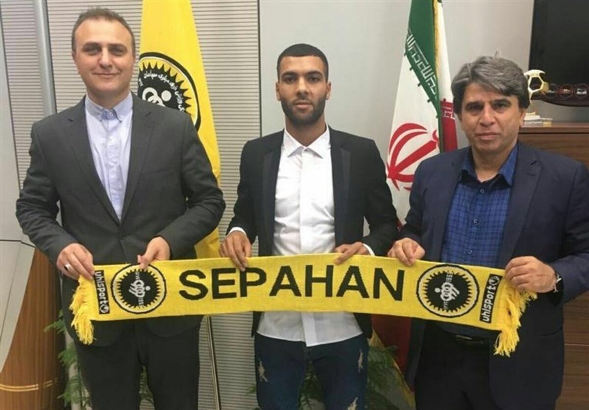 اصفهان| مدافع سابق پدیده به تیم فوتبال سپاهان پیوست+ عکس