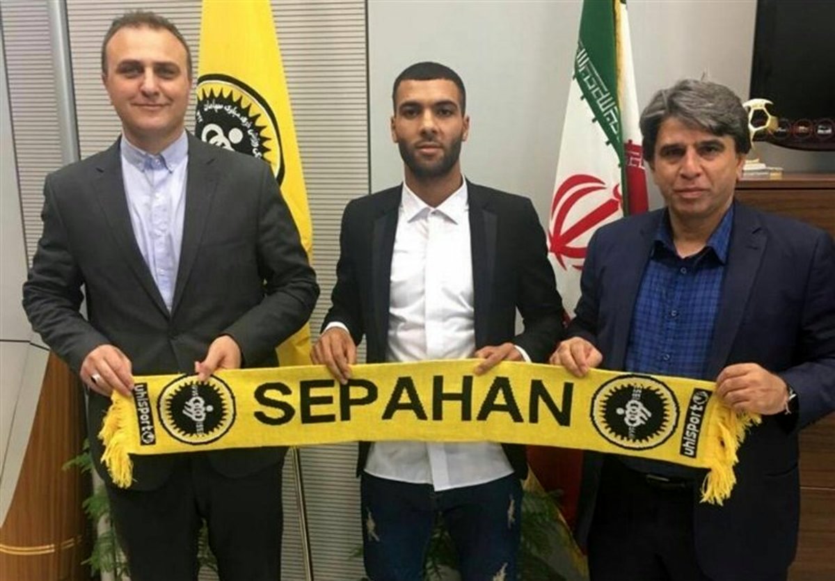 اصفهان| مدافع سابق پدیده به تیم فوتبال سپاهان پیوست+ عکس