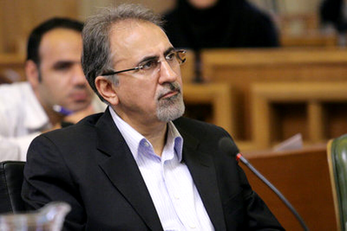 عباس عبدی : نجفی باید میان دلبسگی شخصی و پست سیاسی یکی را انتخاب می کرد