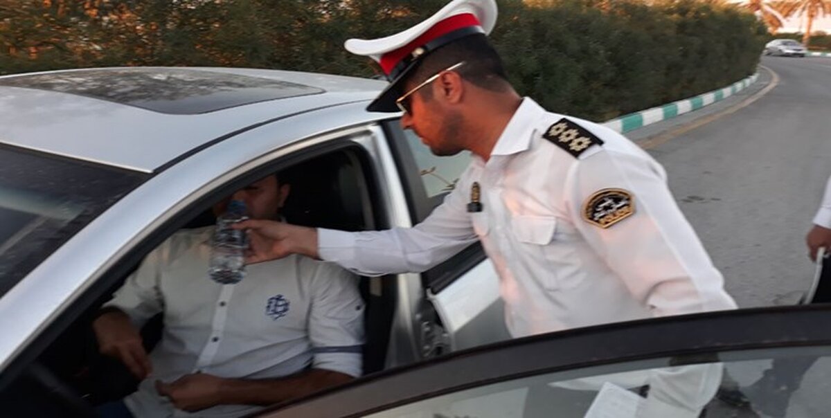  پلیس راهور جان راننده بد حال را نجات داد