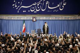 رهبر انقلاب: نمایندگانی در مجلس داشتیم که نوکر و کُلفَت امریکا و دشمنان ایران هستند