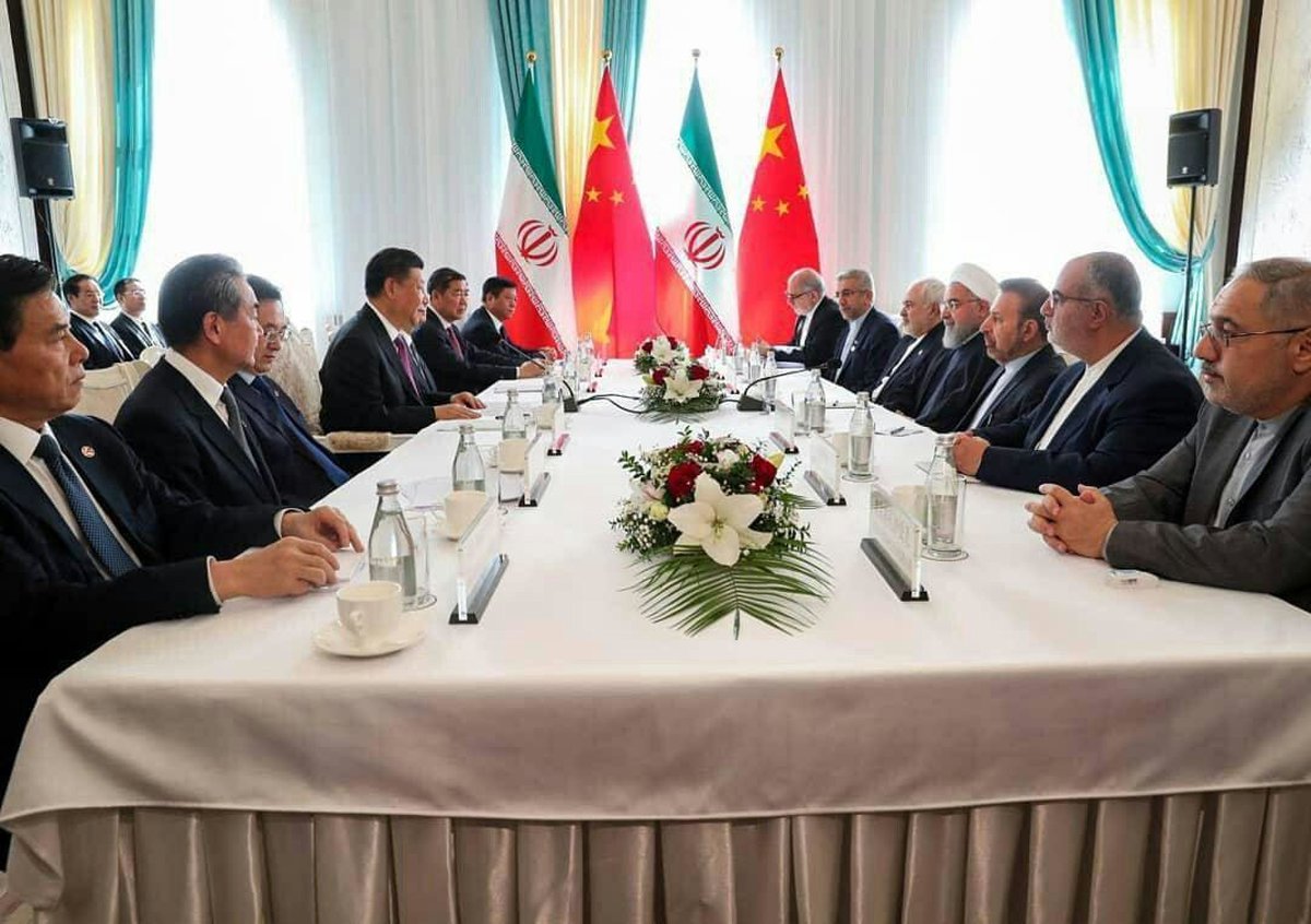 روحانی: در برابر آمریکا ایستادگی می کنیم